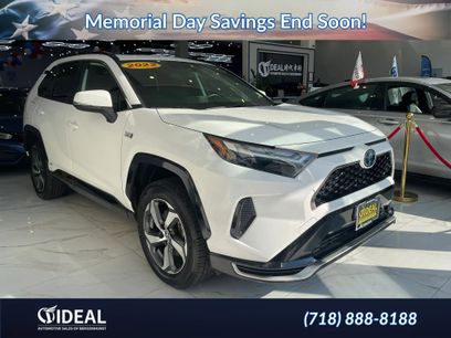 Used 2022 Toyota RAV4 SE w/ Weather & Moonroof Package