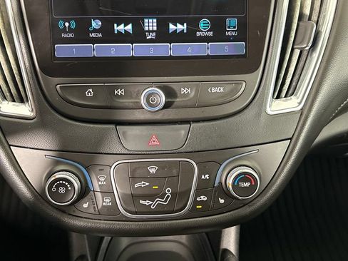 Used 2018 Chevrolet Malibu LT w/ Leather Package FWD image 14