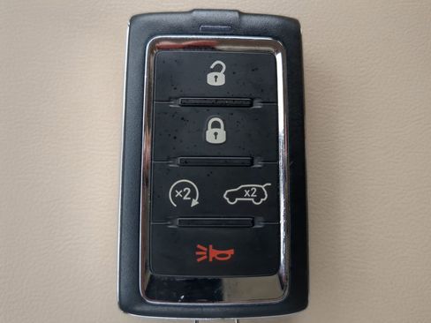 Used 2022 Jeep Grand Cherokee Limited image 31