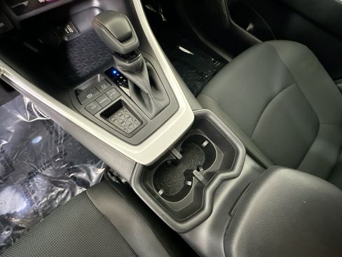 Certified 2025 Toyota RAV4 LE FWD image 21