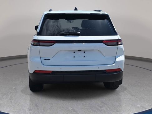 Used 2024 Jeep Grand Cherokee Altitude image 6