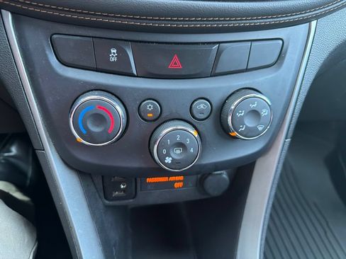 Used 2018 Chevrolet Trax LS AWD/4WD image 22