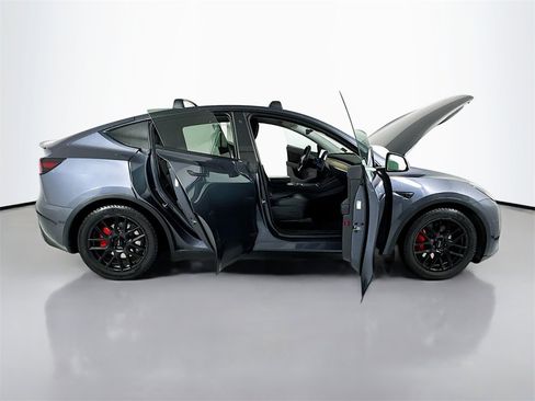 Used 2022 Tesla Model Y Performance image 34