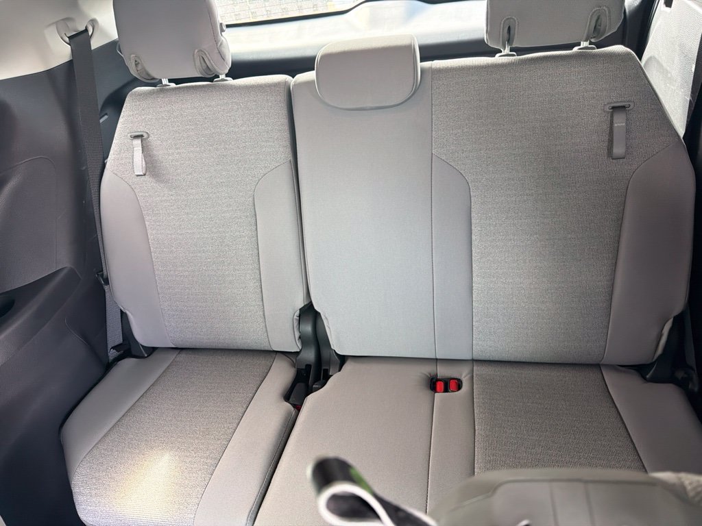 Used 2026 Toyota Sienna LE FWD image 9