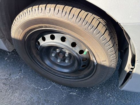 Used 2013 Toyota Matrix L image 4