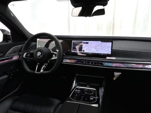 Used 2025 BMW 760i xDrive w/ Executive Package AWD/4WD image 10
