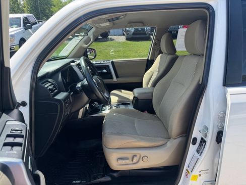 Used 2016 Toyota 4Runner SR5 AWD/4WD image 11