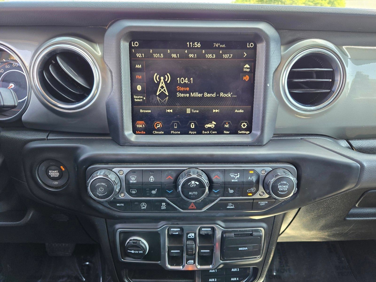 Used 2023 Jeep Wrangler Unlimited Sahara w/ Cold Weather Group AWD/4WD image 13