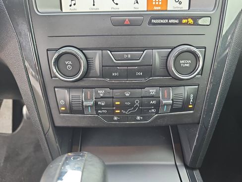 Used 2019 Ford Explorer XLT w/ Equipment Group 201A image 27