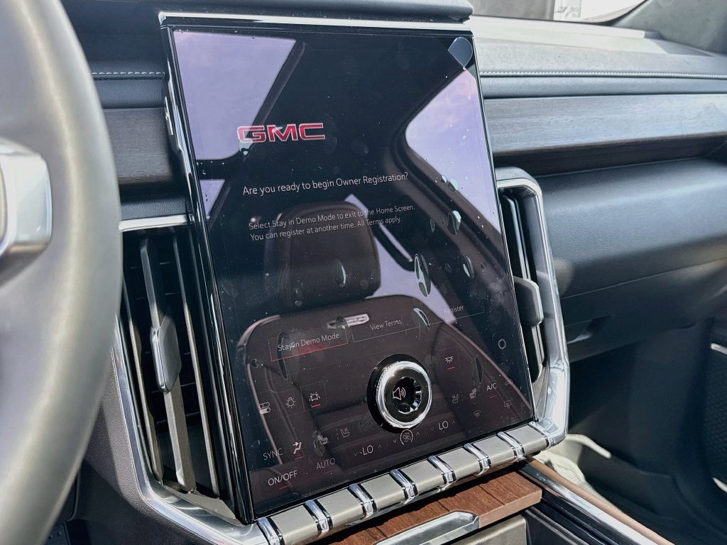 New 2027 GMC Acadia Denali Ultimate w/ LPO, Black Badging Package FWD image 14