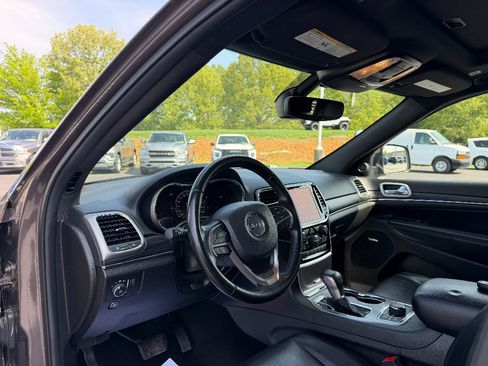 Used 2020 Jeep Grand Cherokee Limited AWD/4WD image 39