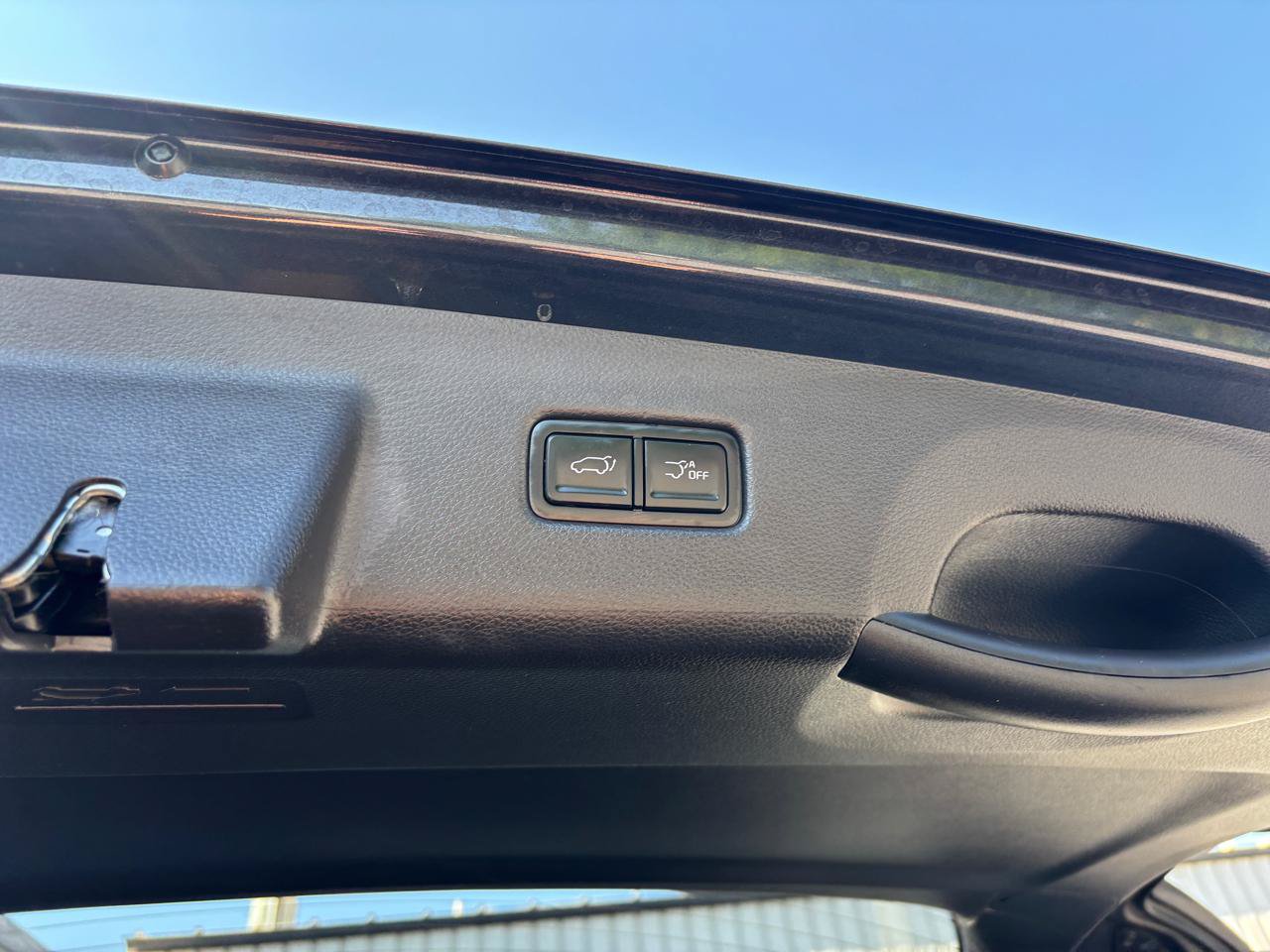 Used 2025 Kia Carnival EX FWD image 20