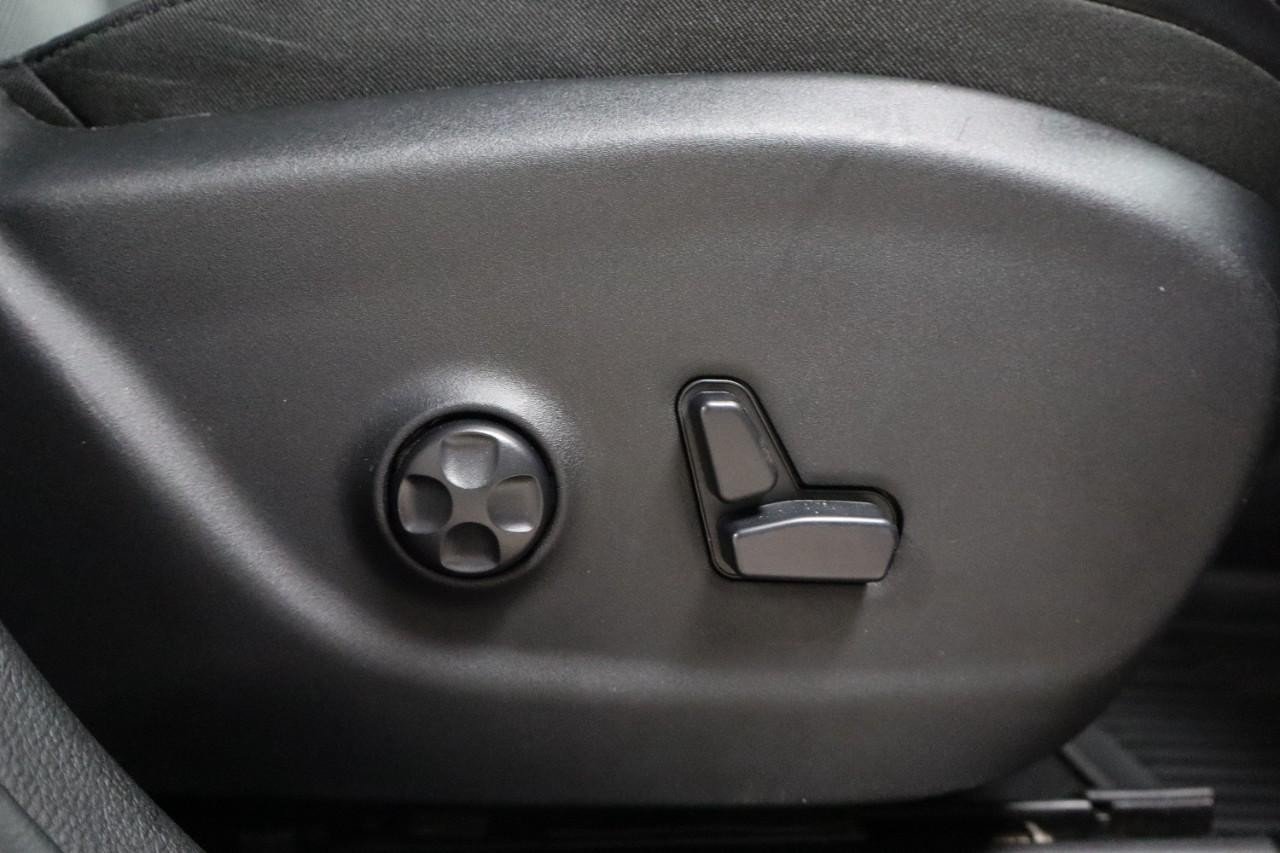 Used 2019 Jeep Cherokee Limited AWD/4WD image 33