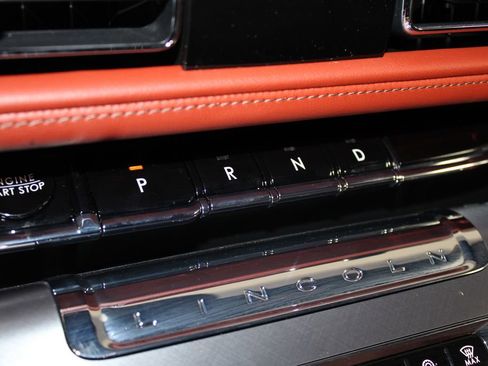 Used 2025 Lincoln Aviator Reserve image 55