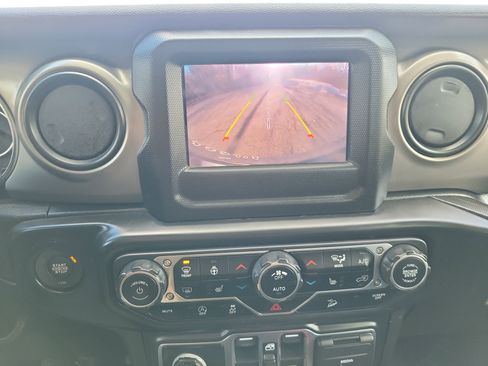 Used 2021 Jeep Wrangler Unlimited Sport image 26