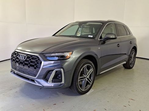 Used 2024 Audi Q5 e Prestige w/ Prestige Package image 3