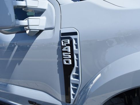 Used 2025 Ford F450 Lariat w/ FX4 Off-Road Package image 7
