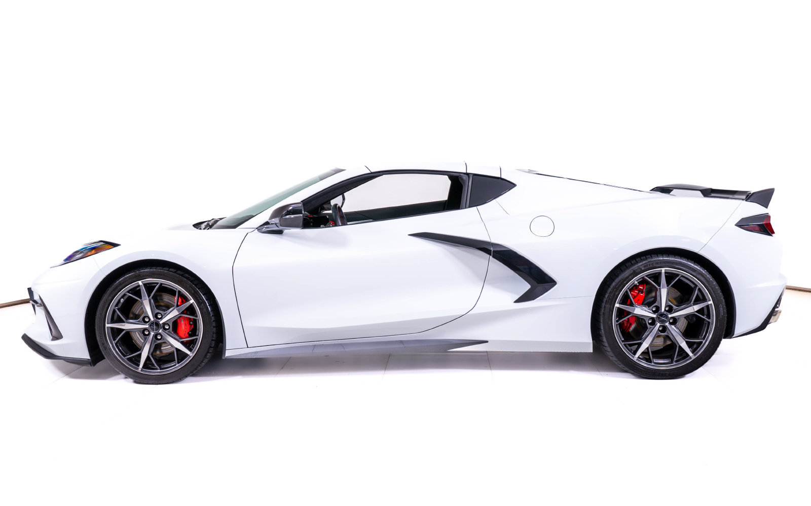 Used 2022 Chevrolet Corvette Stingray Premium Cpe w/ Z51 Performance Package RWD image 3
