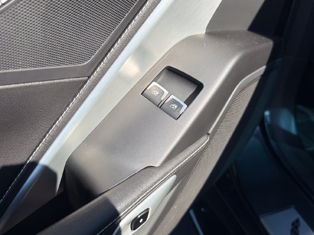Used 2017 Chevrolet Corvette Stingray Coupe w/ Battery Protection Package RWD image 11