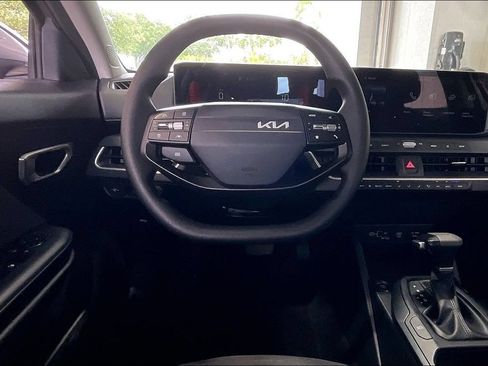 Used 2025 Kia K4 FWD image 5
