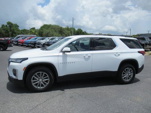 Certified 2023 Chevrolet Traverse LT FWD image 2