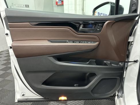 Used 2025 Honda Odyssey Touring image 16