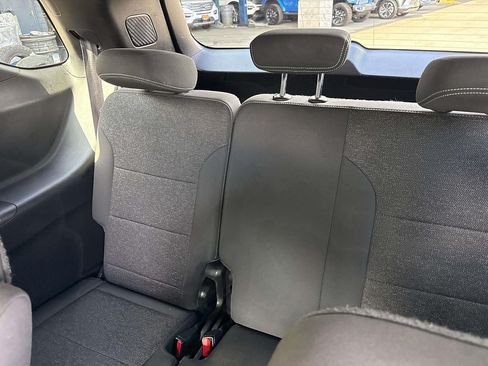 Used 2024 Chevrolet Traverse LT FWD image 13