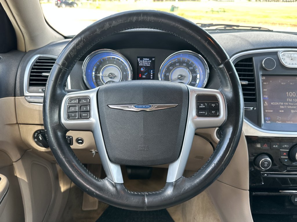 Used 2013 Chrysler 300 RWD image 15