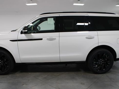 New 2026 Lincoln Navigator Reserve w/ Jet Appearance Package AWD/4WD image 5
