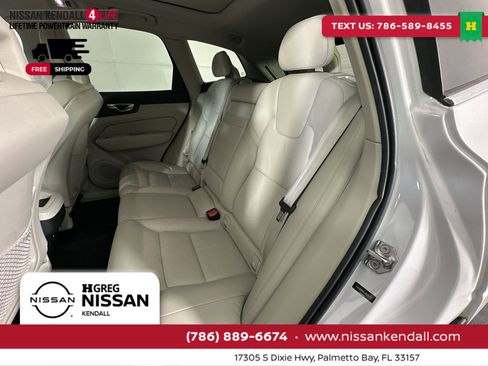 Used 2018 Volvo XC60 T5 Momentum w/ Convenience Package image 27