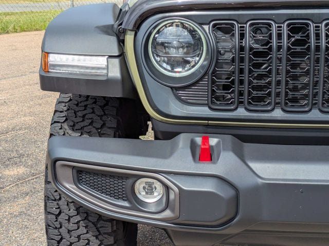 Used 2025 Jeep Wrangler Unlimited Rubicon w/ Convenience Group AWD/4WD image 10
