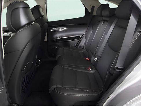 Used 2025 Genesis G70 3.3T Advanced w/ Sport Prestige Package image 33