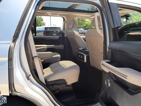 Used 2023 Ford Expedition Limited RWD image 31