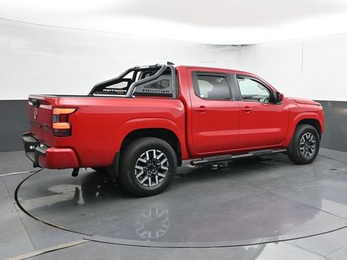 Used 2022 Nissan Frontier SV AWD/4WD image 2