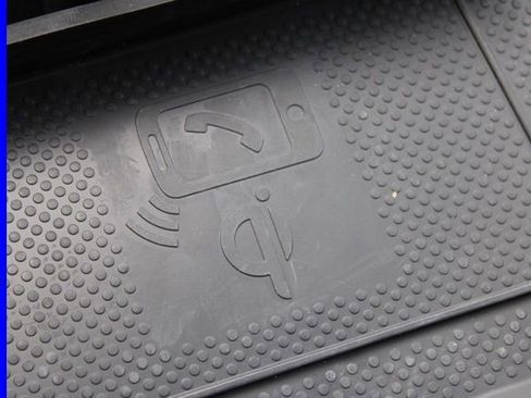 Used 2024 Volkswagen Taos SE image 40