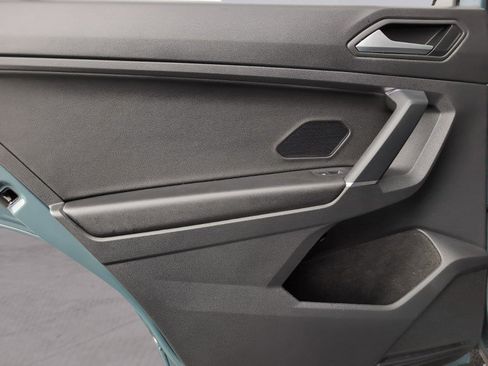 Used 2020 Volkswagen Tiguan SEL image 38