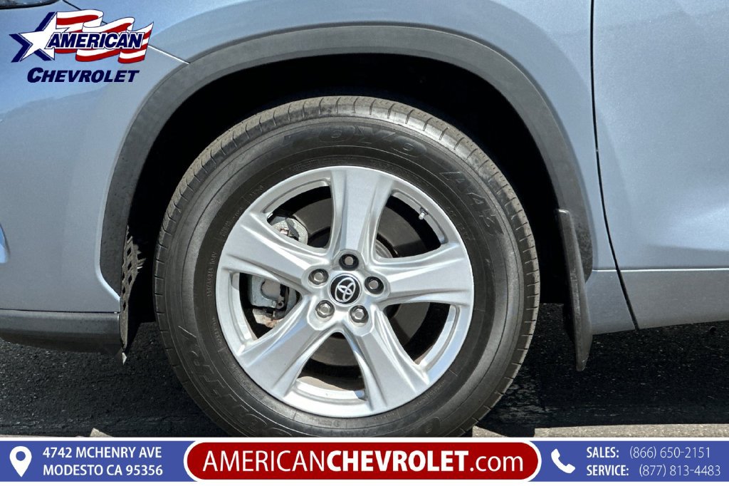 Used 2023 Toyota Highlander LE AWD/4WD image 38
