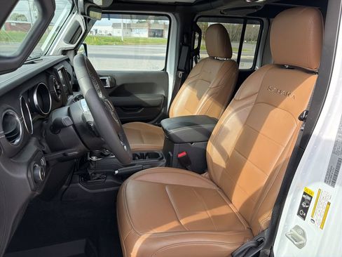 Used 2023 Jeep Wrangler Sahara w/ Cold Weather Group image 30