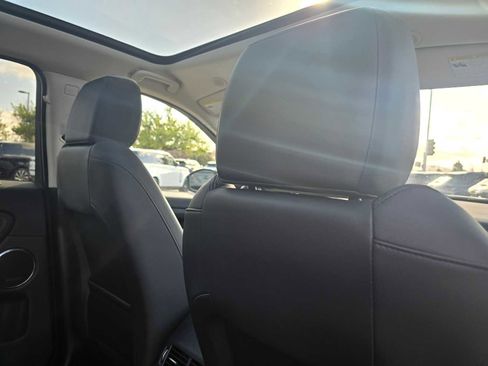 Used 2025 Land Rover Discovery Sport S image 15