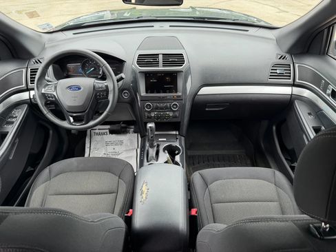 Used 2017 Ford Explorer XLT w/ Equipment Group 201A FWD image 18