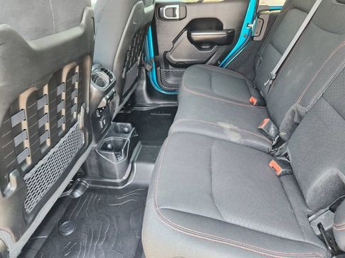 Used 2019 Jeep Wrangler Unlimited Rubicon w/ Cold Weather Group AWD/4WD image 30