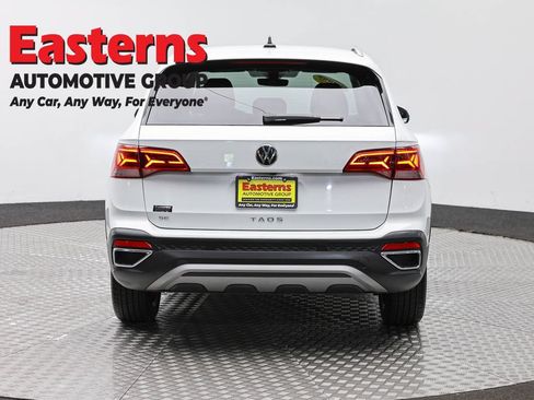 Used 2024 Volkswagen Taos SE FWD image 6
