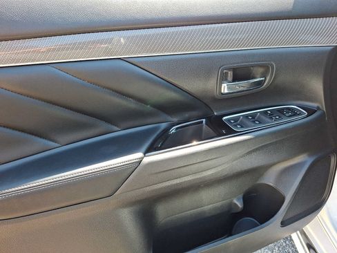 Used 2019 Mitsubishi Outlander SEL AWD/4WD image 9