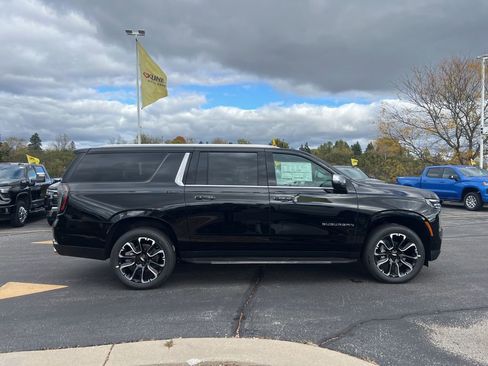 New 2026 Chevrolet Suburban Premier image 3