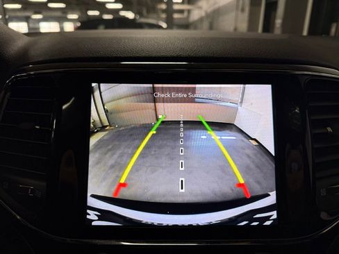 Used 2022 Jeep Grand Cherokee Laredo X image 13