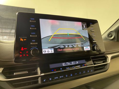 Certified 2023 Toyota Sienna Platinum image 21