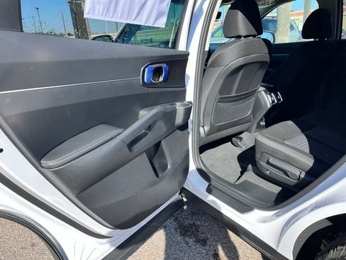 New 2026 Kia Sorento LX FWD image 17