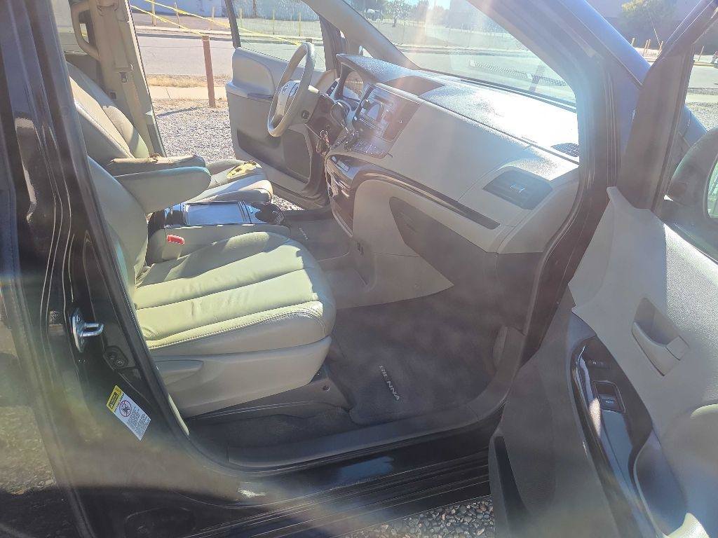 Used 2014 Toyota Sienna LE FWD image 20
