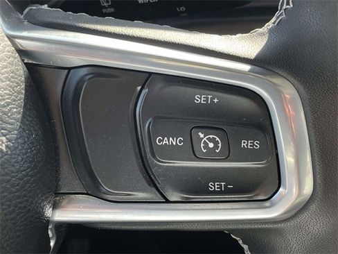 Used 2023 Jeep Wrangler Unlimited Sahara image 33