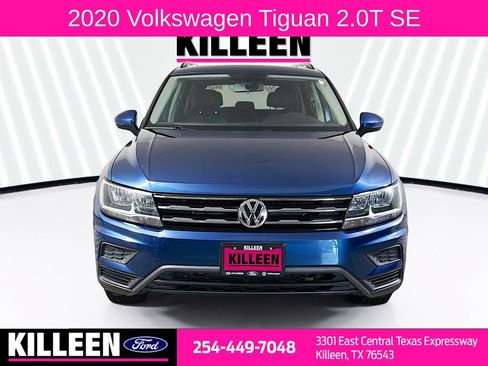 Used 2020 Volkswagen Tiguan SE w/ Panoramic Sunroof Package FWD image 2